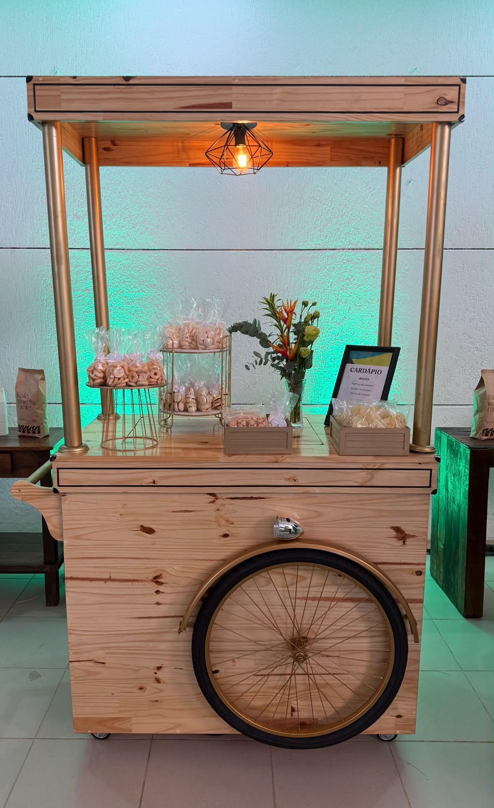 Carrinho de Pipoca de Madeira em Evento
